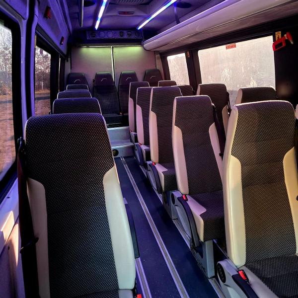 Bus Iveco Daily 19 osób + kierowca